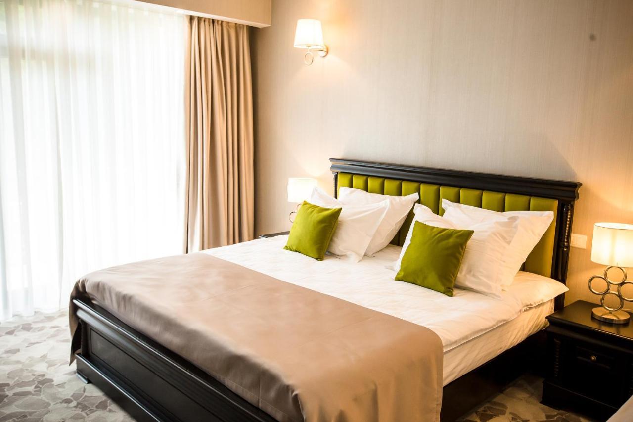Hotel Carpat Inn Азуга Экстерьер фото