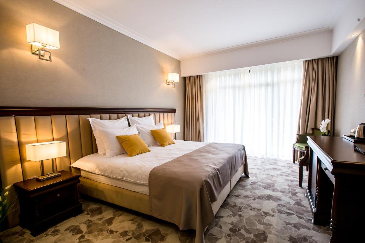 Hotel Carpat Inn Азуга Экстерьер фото