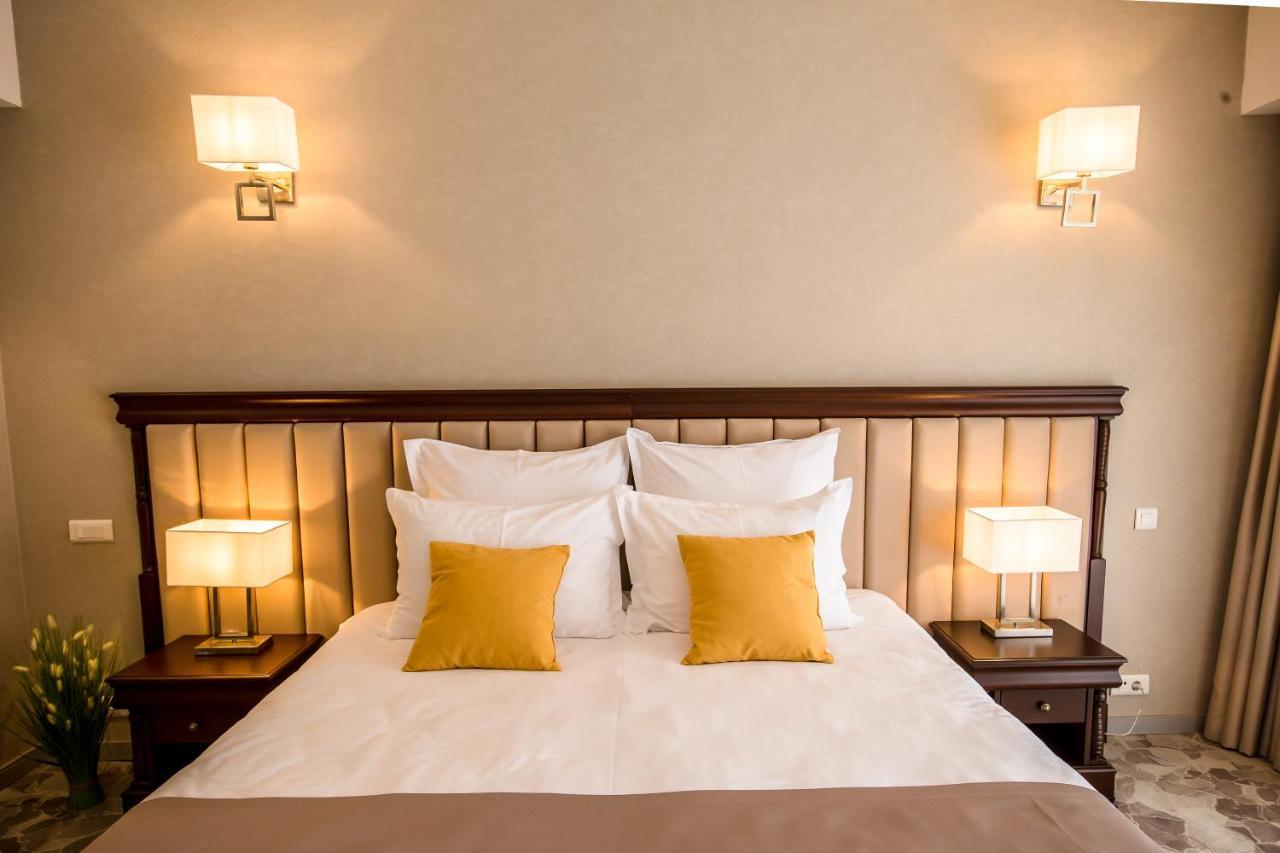 Hotel Carpat Inn Азуга Экстерьер фото