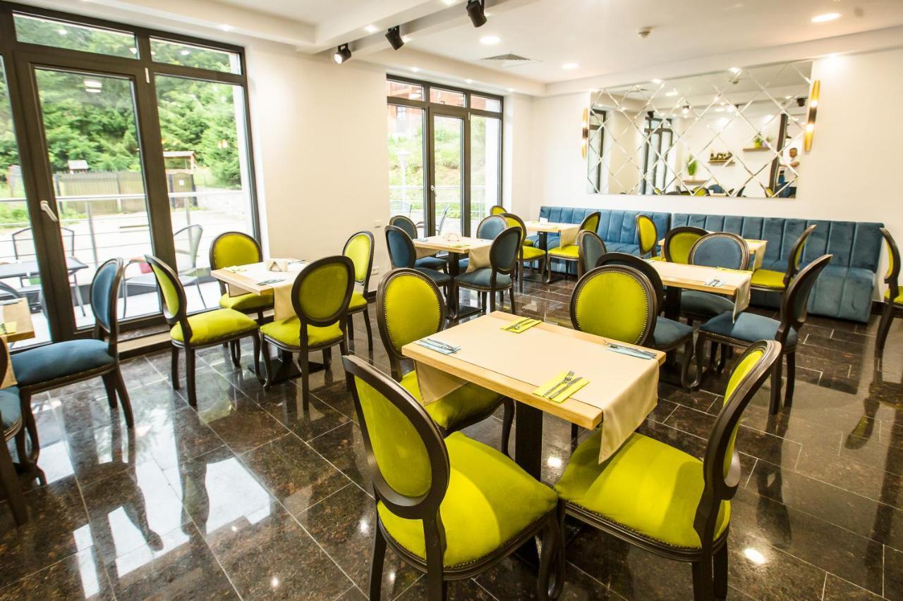 Hotel Carpat Inn Азуга Экстерьер фото