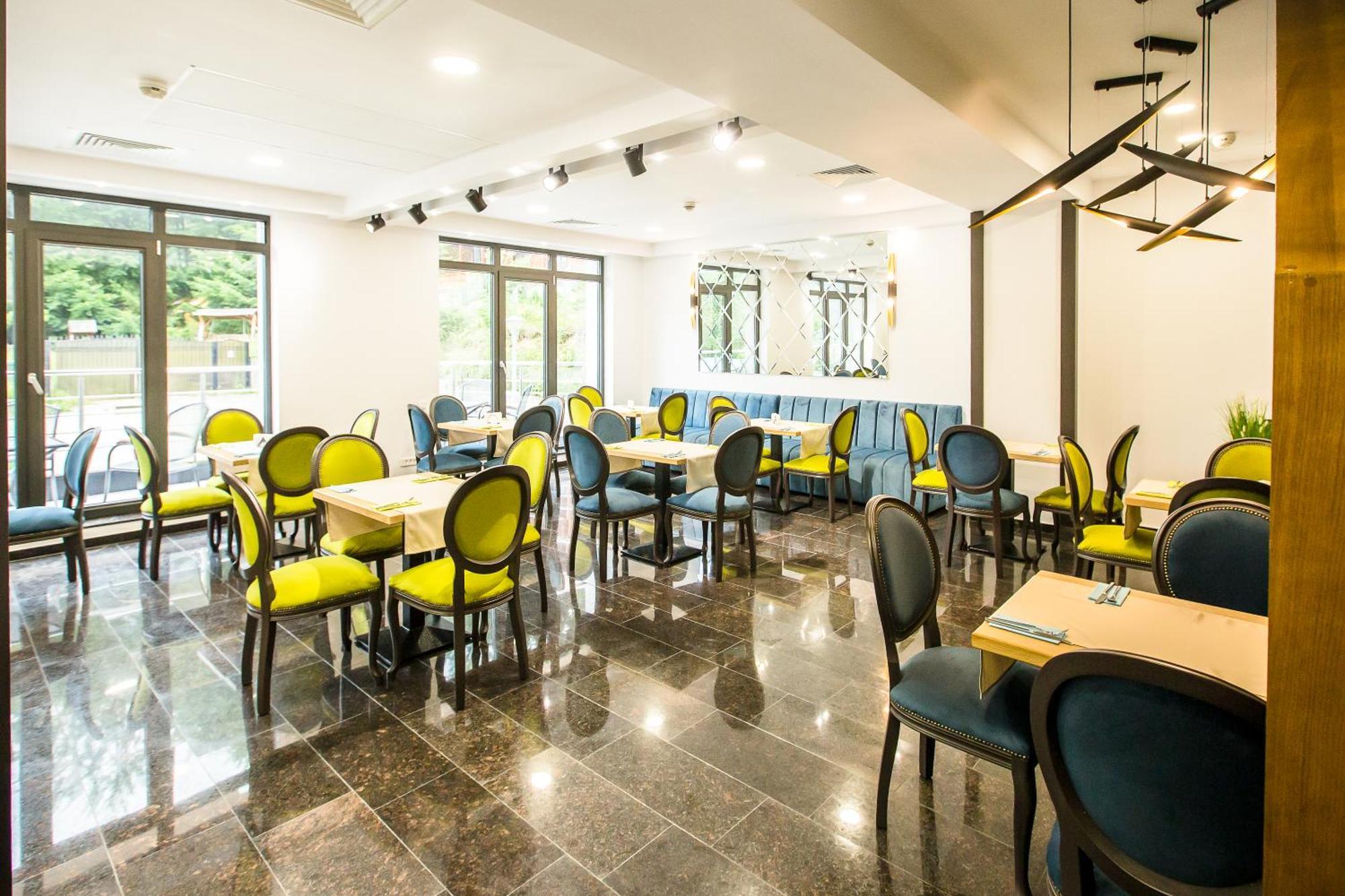 Hotel Carpat Inn Азуга Экстерьер фото