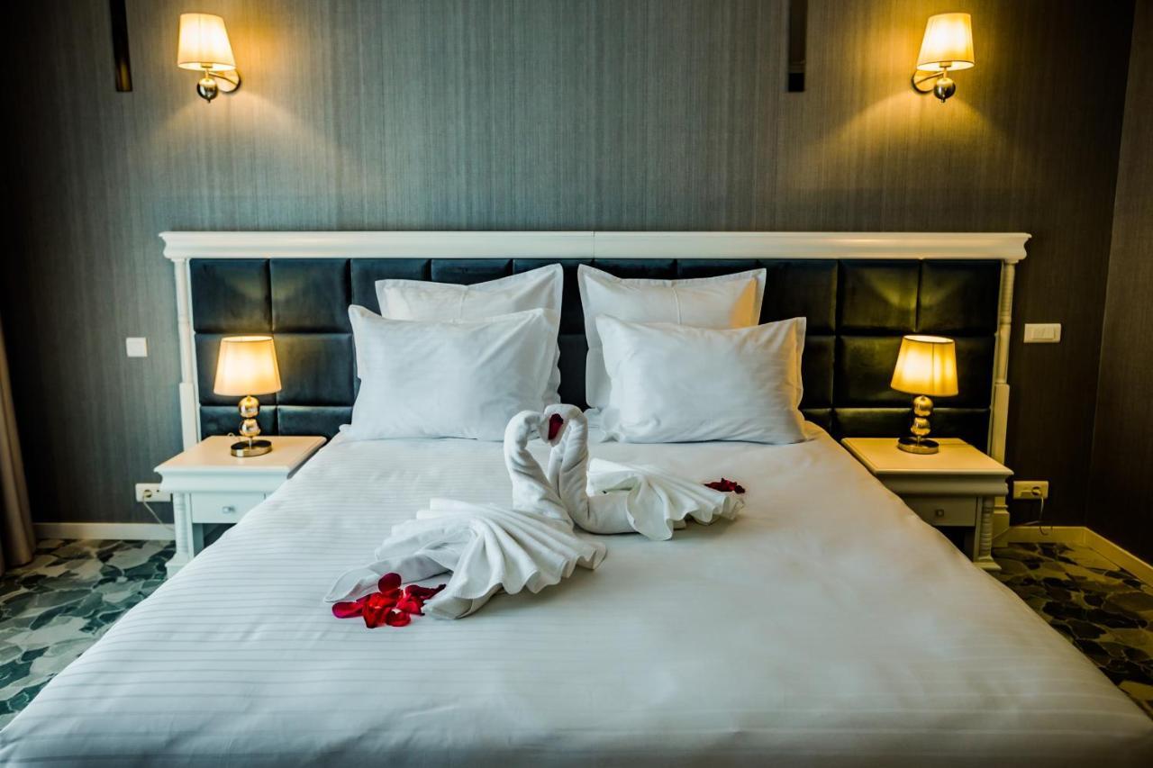 Hotel Carpat Inn Азуга Экстерьер фото